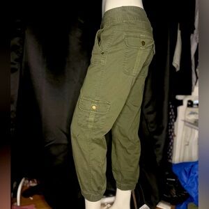 Guess Olive Green Cargo Capris pants